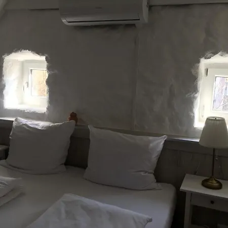 Harom Huszar 게스트하우스 Köveskál